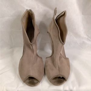 Colin Stuart Women’s Shoes